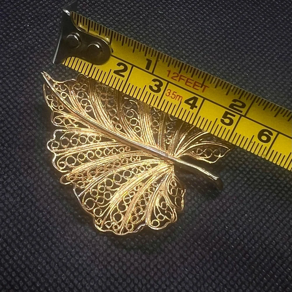 Vintage LISNER Gold Tone Filigree Leaf Brooch Pin 2”‎ Marked
